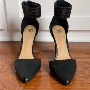 Black pumps sequin ankle strap